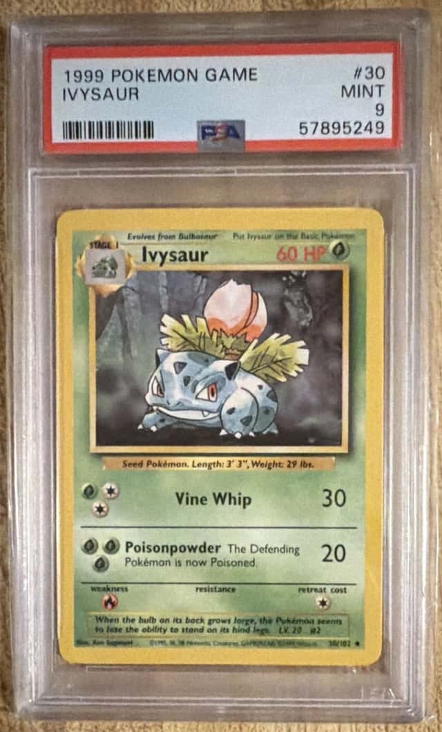 PSA 9 Ivysaur 030/102 Base Set Uncommon Regular EN Pokemon TCG Card (1999)